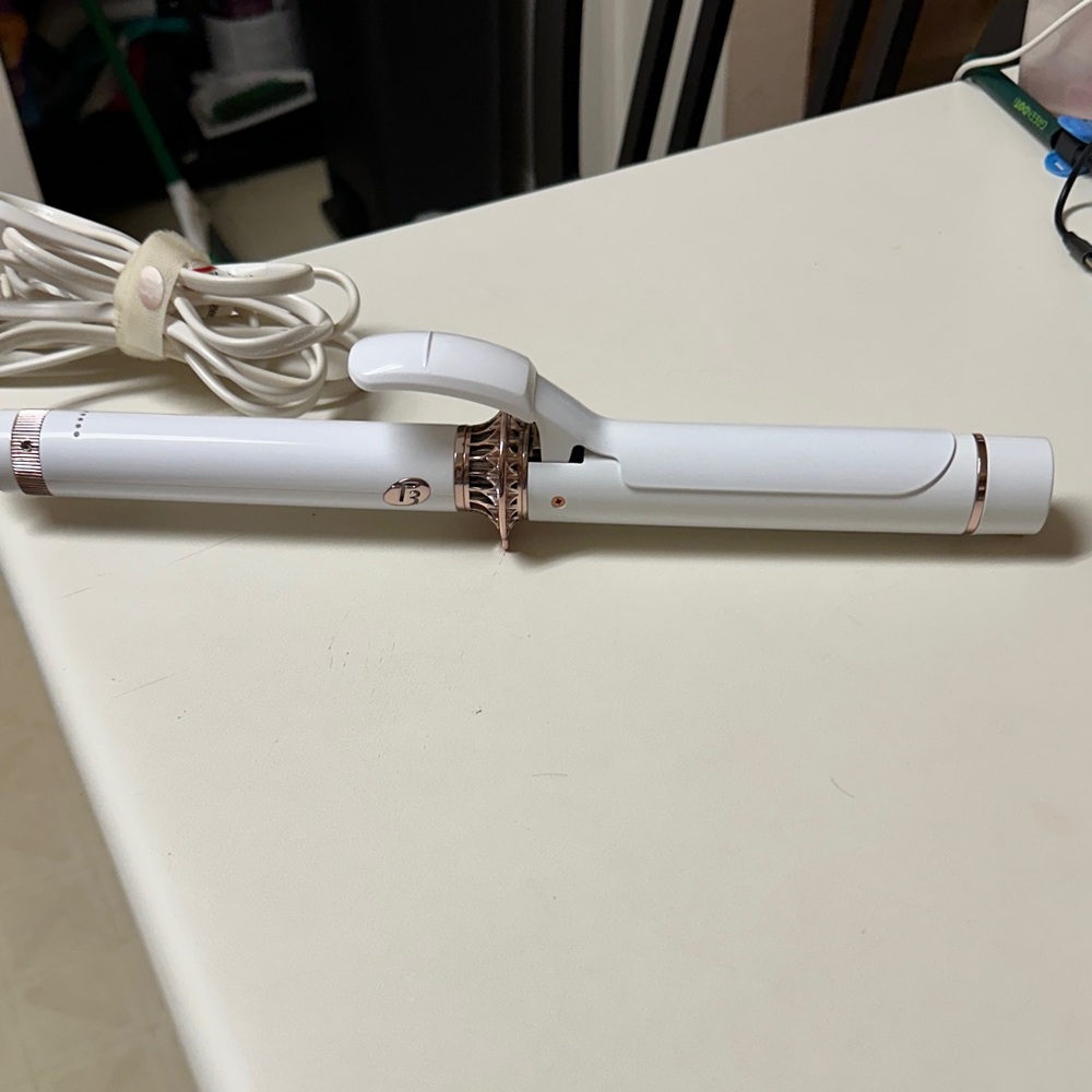 T3 White and Rose Gold Curling Iron